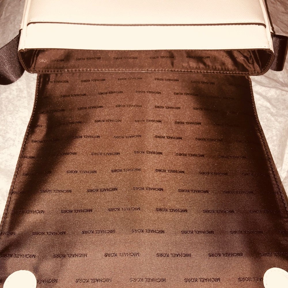 Michael Kors men’s sling bag - Picture 6 of 7